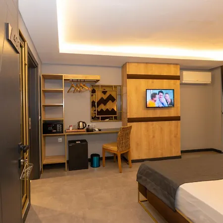 Fly And Airport Hotel